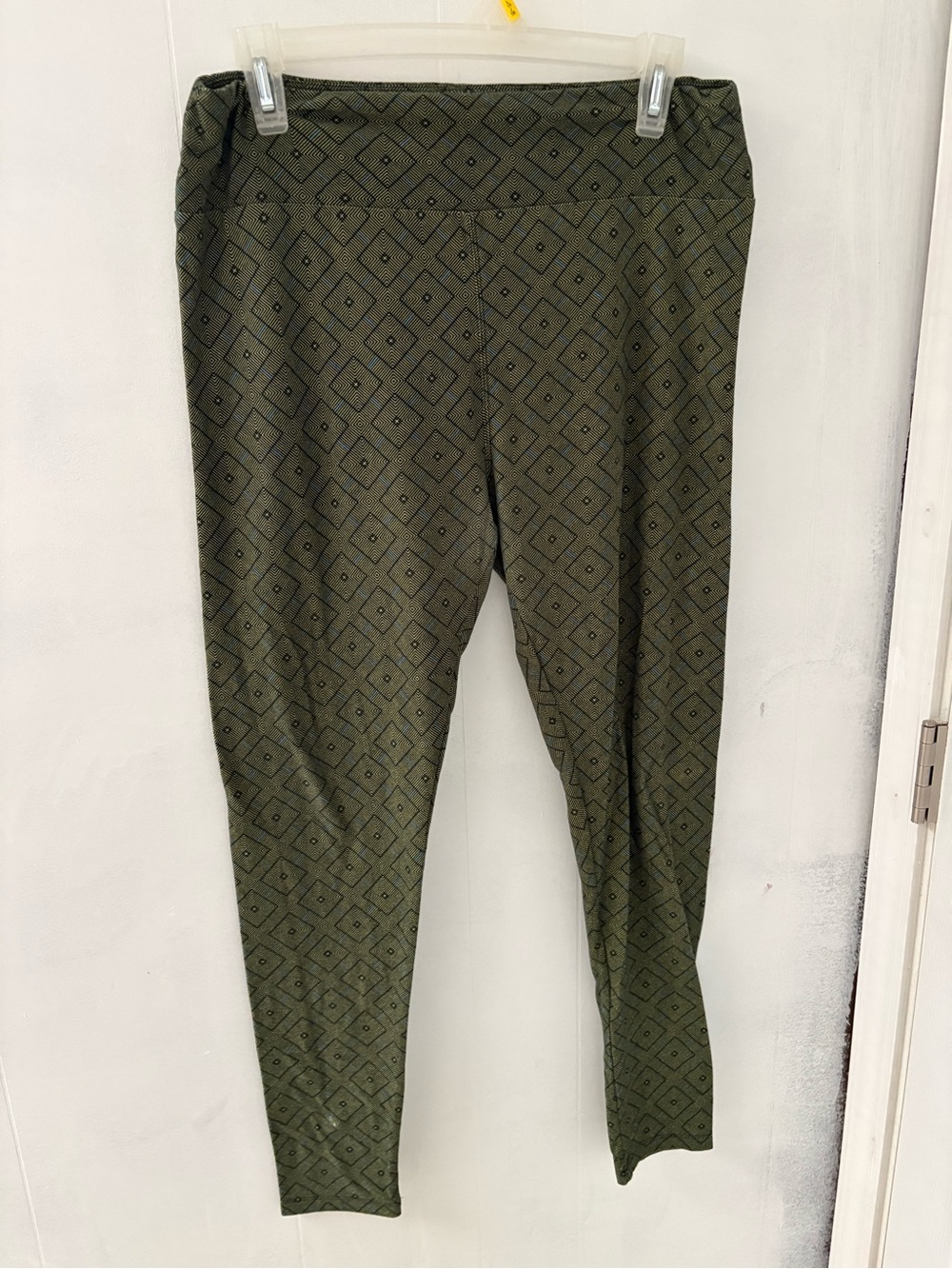 LuLaRoe Olive Diamond-Print Leggings